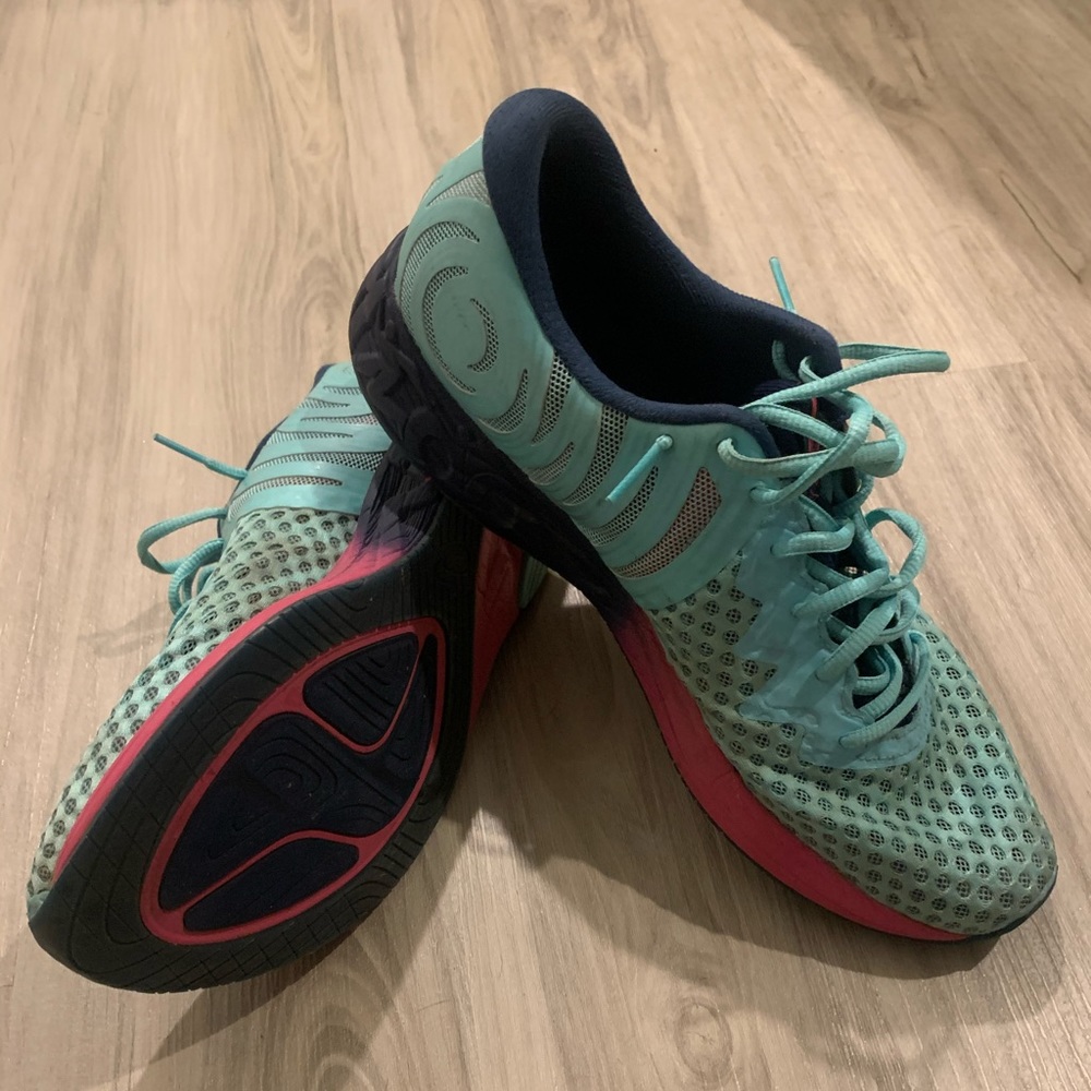 Gel Noosa ASICS Women’s Size 12 Running Shoes